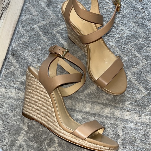 MICHAEL Michael Kors tan leather strappy wedges. Size 7.5! - Picture 4 of 8